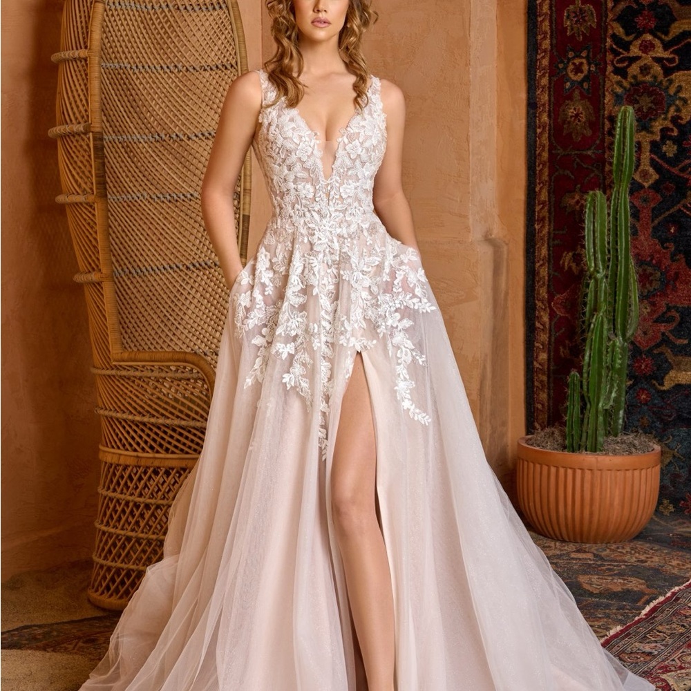 Elegant Lace Wedding Dress